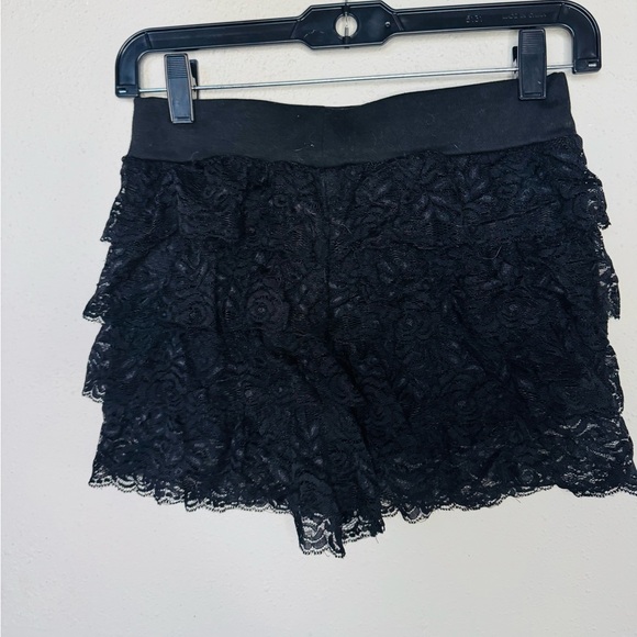 Black laced shorts - Picture 4 of 4